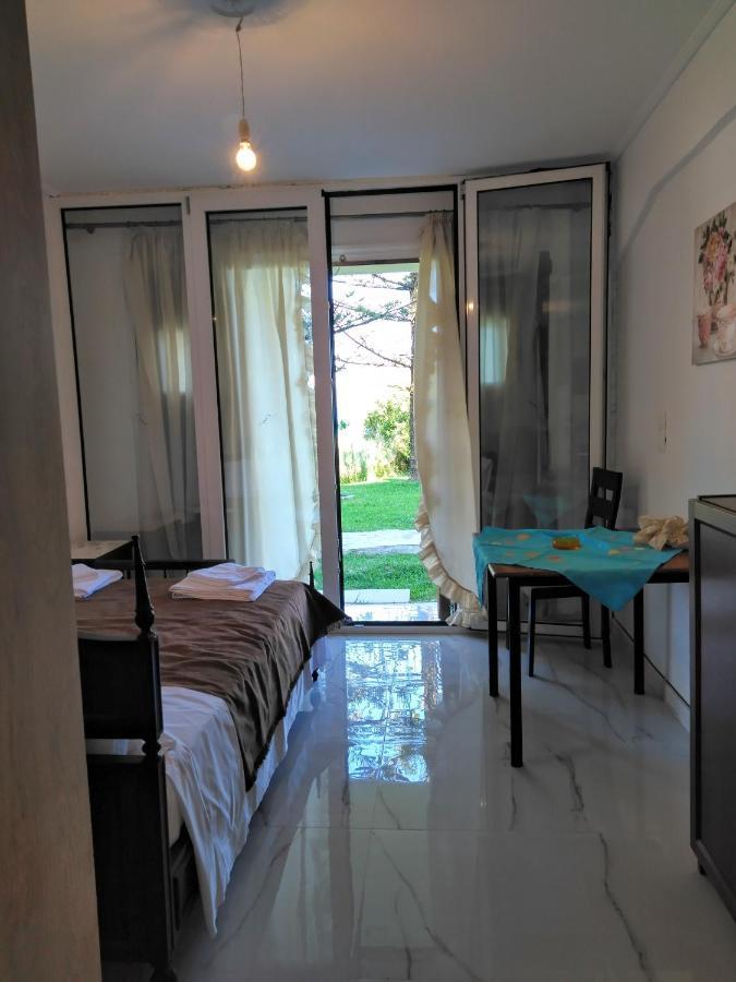 Sissy Apartments By The Sea 尼基亚娜 外观 照片