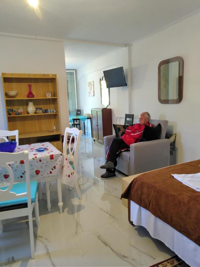 Sissy Apartments By The Sea 尼基亚娜 外观 照片