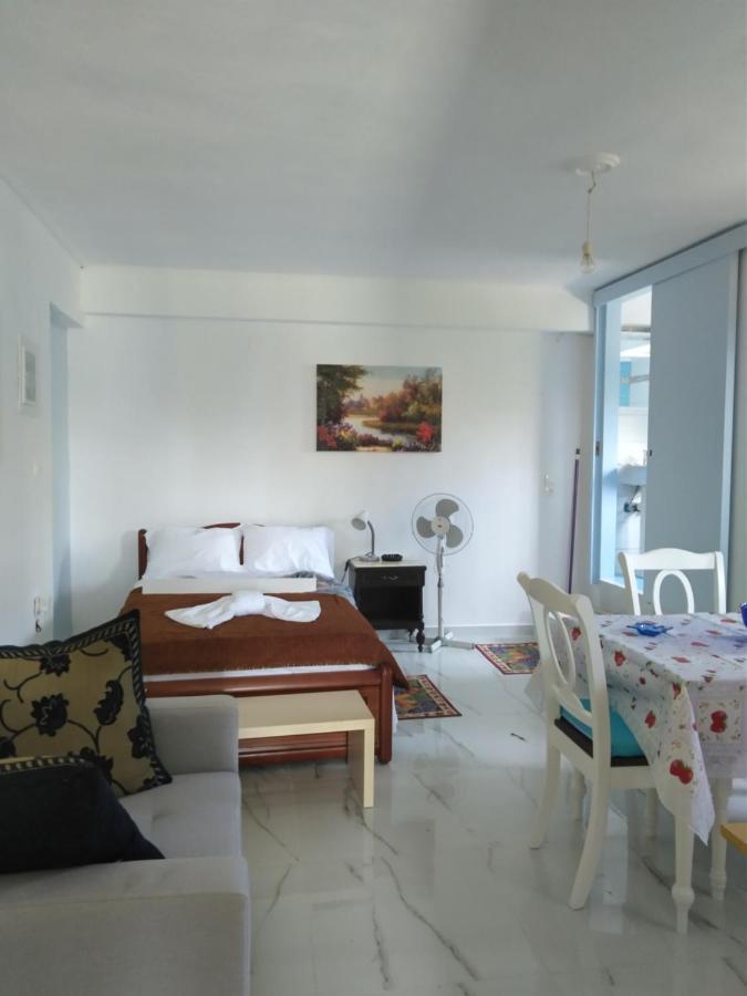 Sissy Apartments By The Sea 尼基亚娜 外观 照片