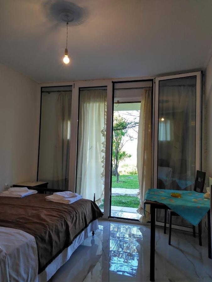 Sissy Apartments By The Sea 尼基亚娜 外观 照片